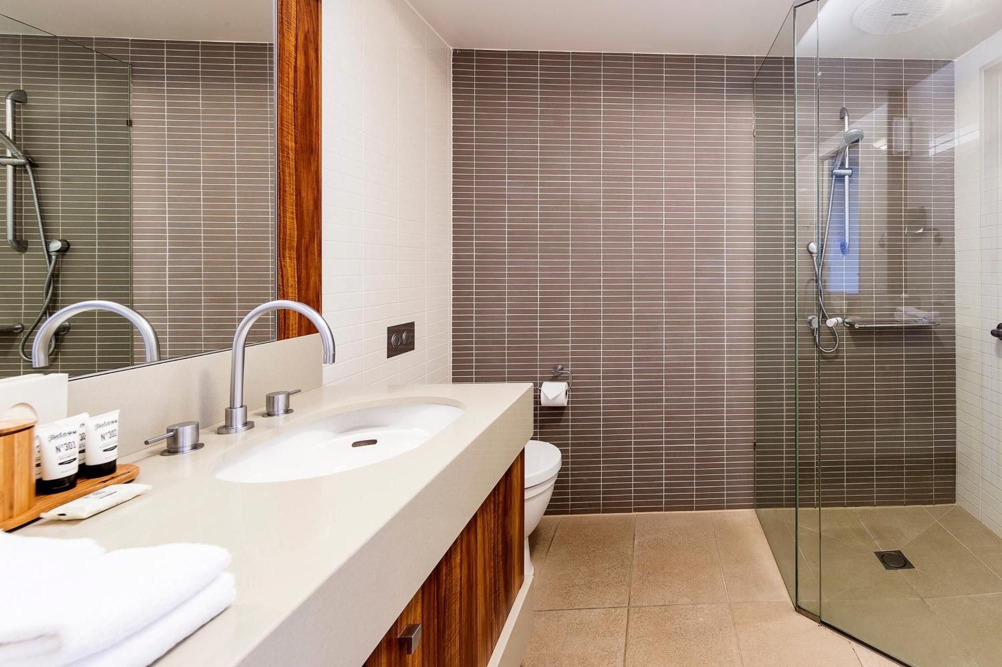 Racv Cape Schanck Resort Room photo Bathroom with shower enclosure