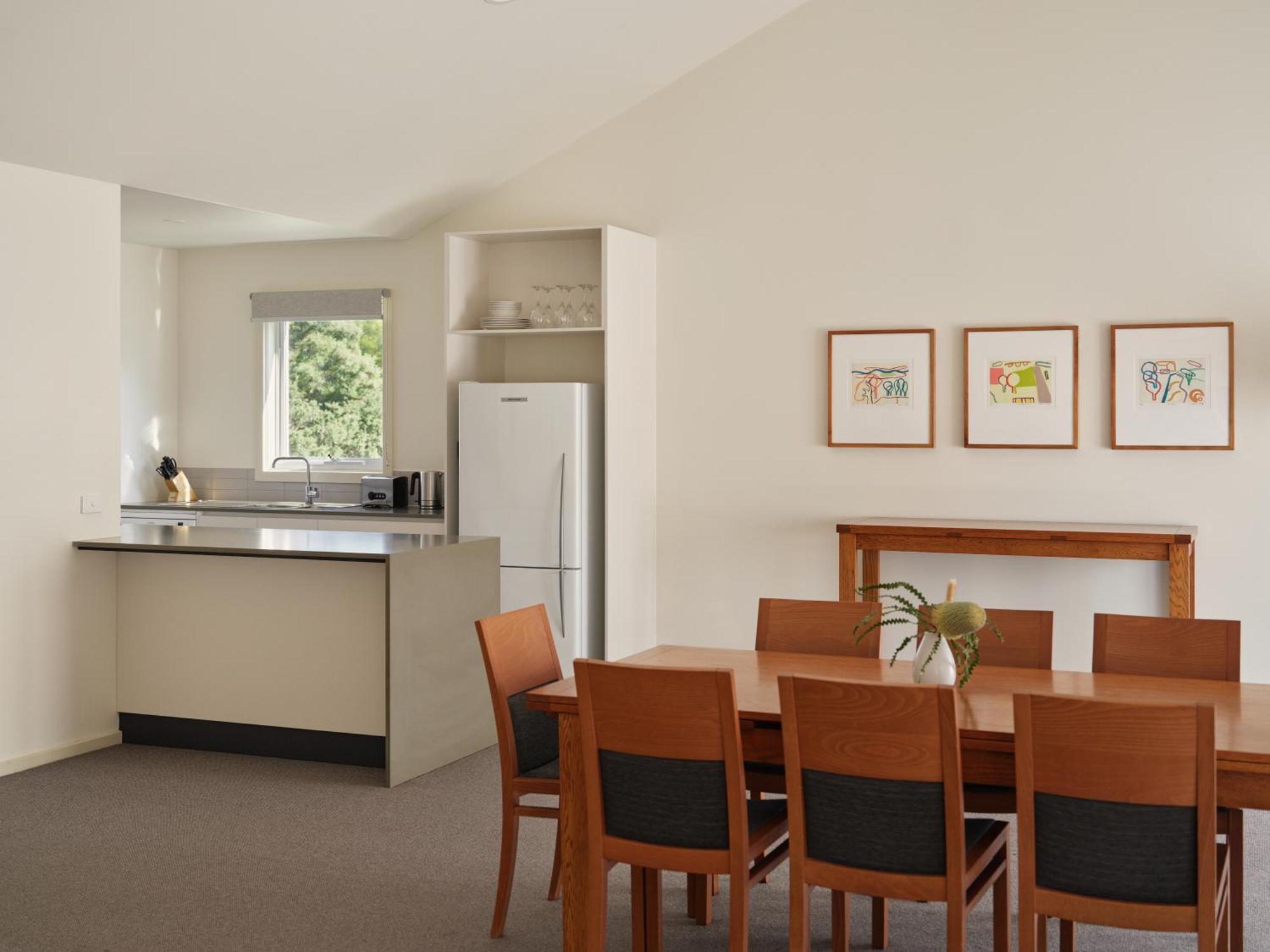 Racv Cape Schanck Resort Room photo A kitchen and dining room
