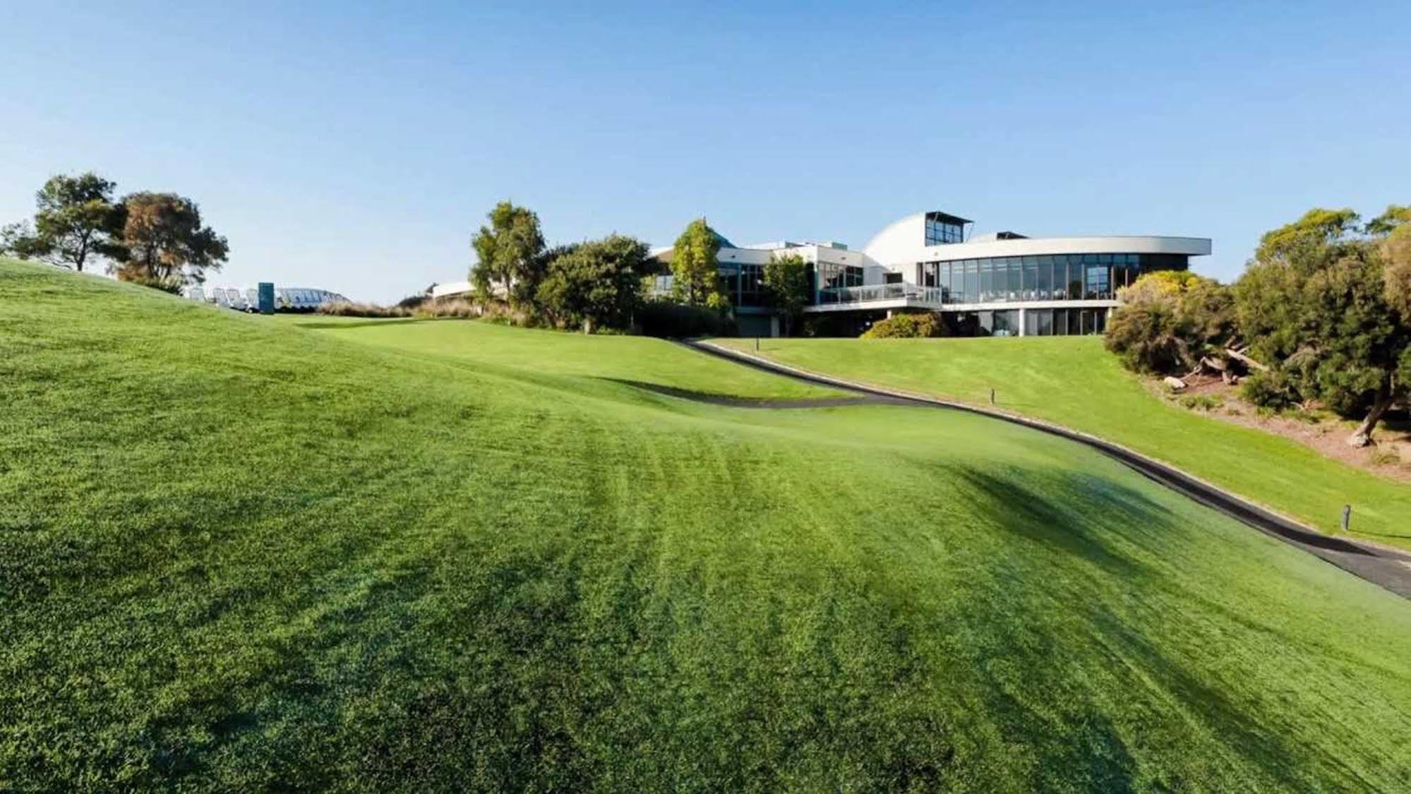 Racv Cape Schanck Resort Exterior photo Clubhouse at the 18th green